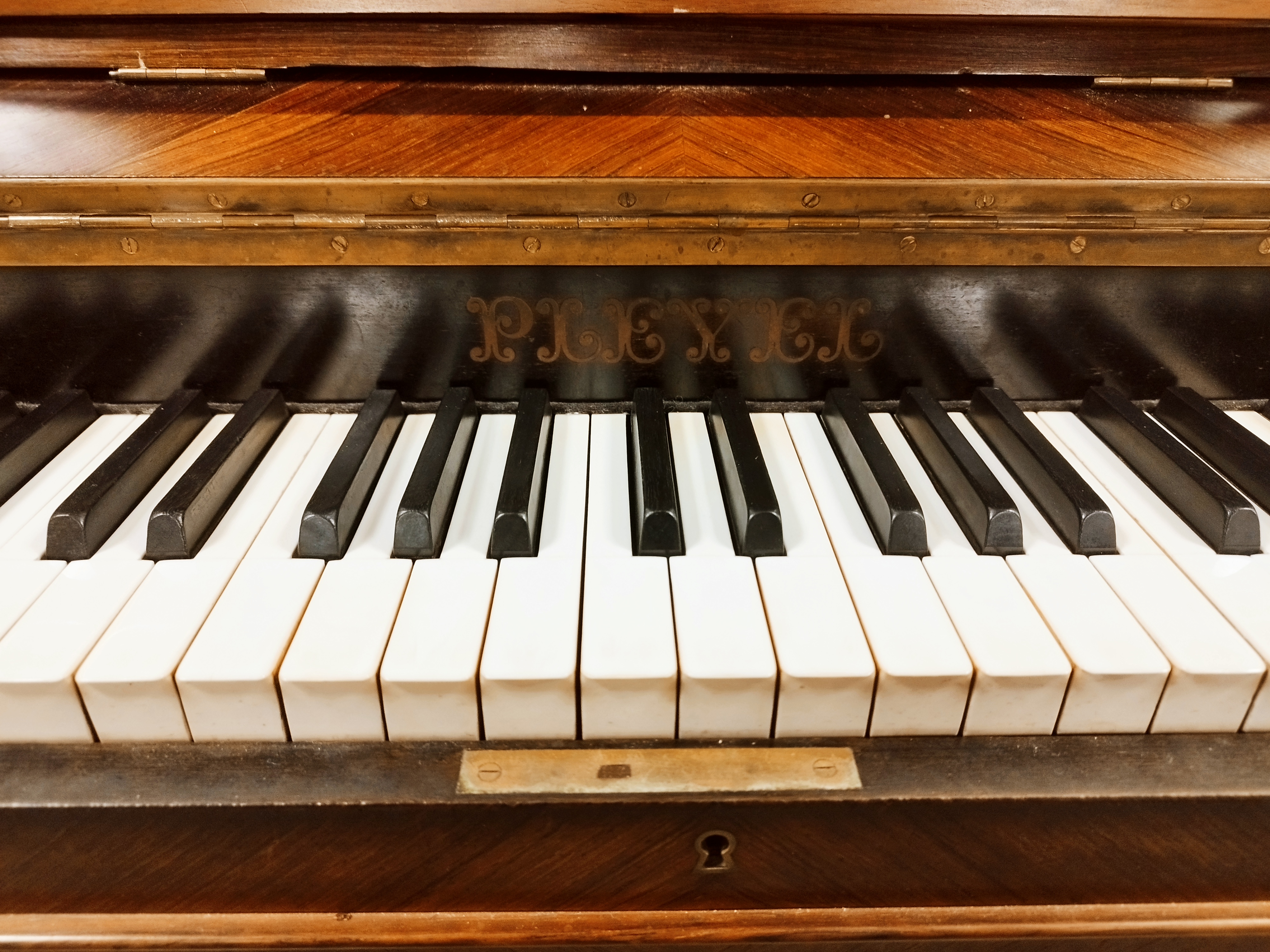 clic pour ouvrir dans un nouvel onglet piano droit Pleyel-Wolff-Lyon à acheter sur Montpellier